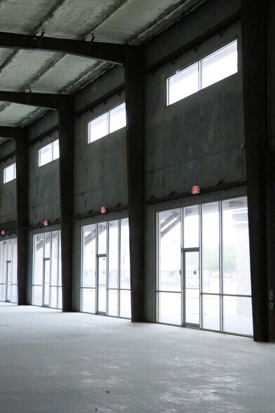 More Photos Of 9889 United Drive, Houston Office For Lease