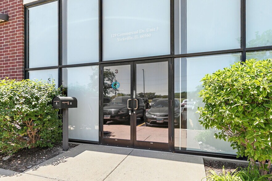 More Photos Of 129 Commercial Dr, Yorkville General Retail For Lease