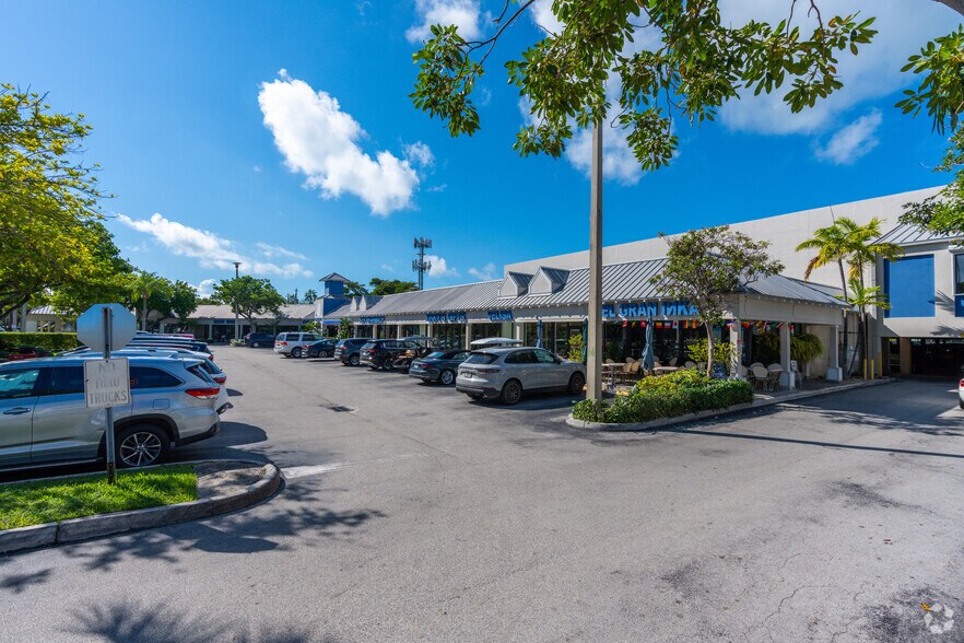 More Photos Of 600-658 Crandon Blvd, Key Biscayne General Retail For Sale