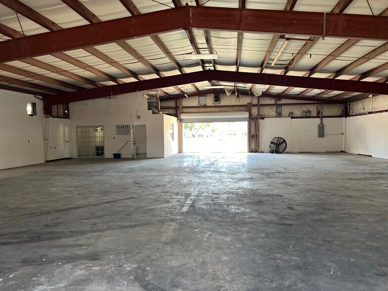 More Photos Of 7425 124th Ave, Largo Warehouse For Lease