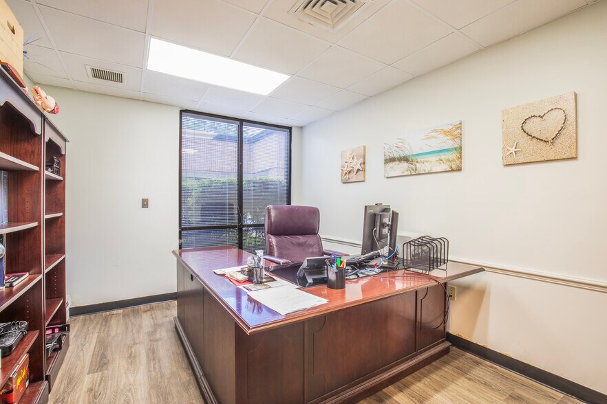 More Photos Of 1805 SE Lake Weir Ave, Ocala Medical For Sale