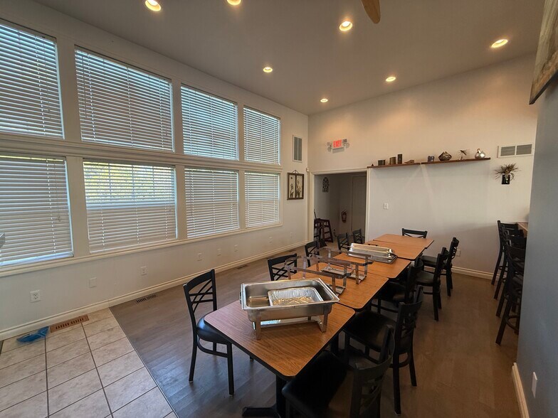 More Photos Of 33518 W Jefferson Ave, Rockwood Restaurant For Sale