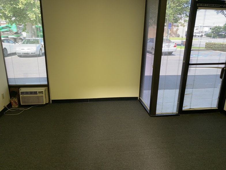 More Photos Of 634 N Poplar St, Orange Unknown For Lease