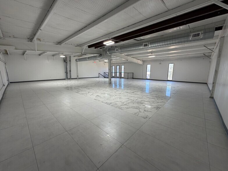 More Photos Of 5901 Allday Dr, Houston Warehouse For Lease