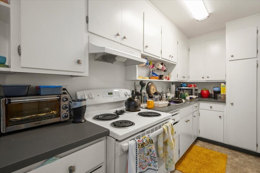 More Photos Of 1626 Francisco St, Berkeley Apartments For Sale