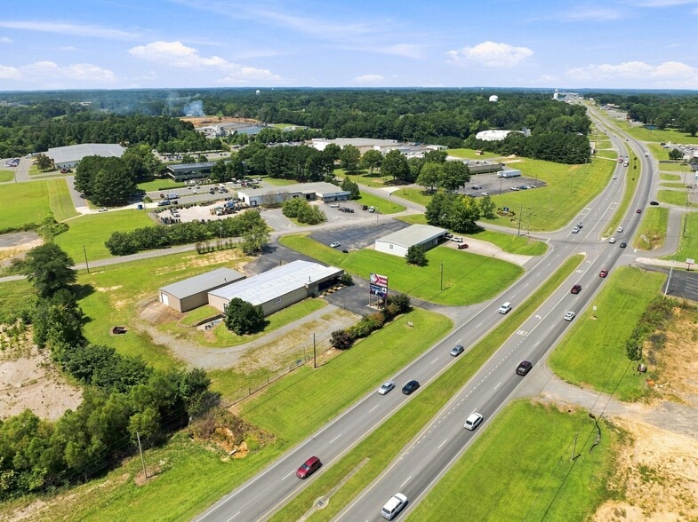 More Photos Of 3267 US Highway 431, Albertville Showroom For Sale