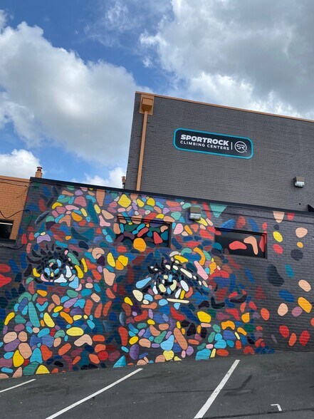 More Photos Of 5300-5320 Eisenhower Ave, Alexandria Warehouse For Lease