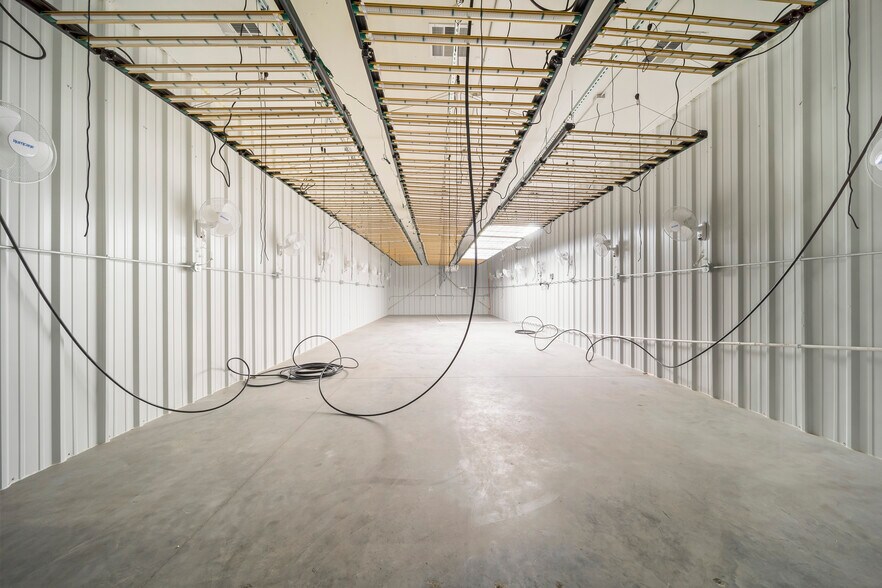 More Photos Of 1100 N Birch Ave, Broken Arrow Warehouse For Sale