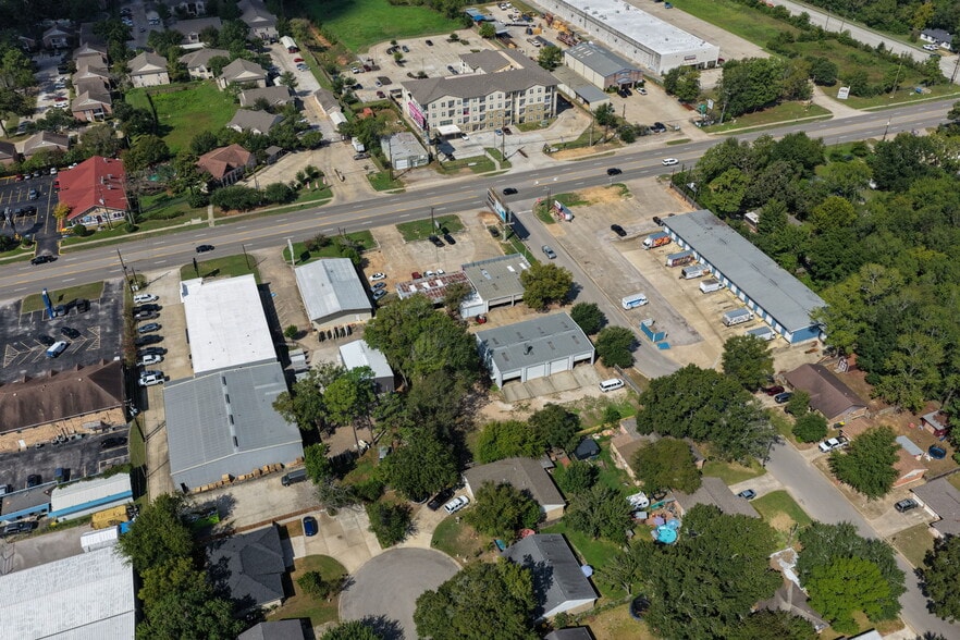 More Photos Of 2214 N Frazier St, Conroe Auto Repair For Sale