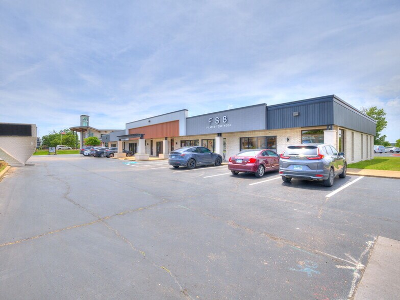More Photos Of 1104 S Walton Blvd, Bentonville Storefront For Lease