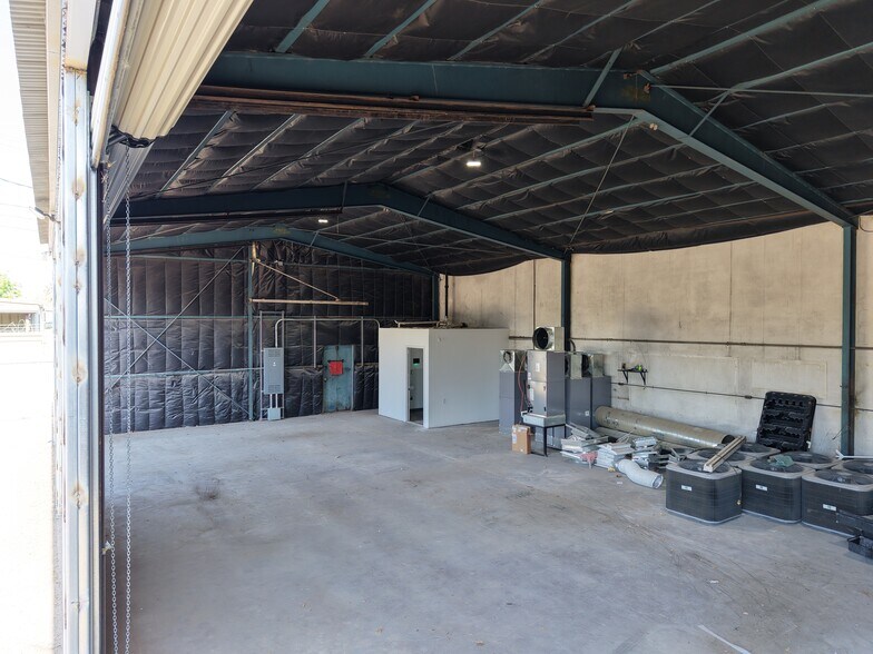 More Photos Of 700 23rd St, Bakersfield Auto Repair For Lease