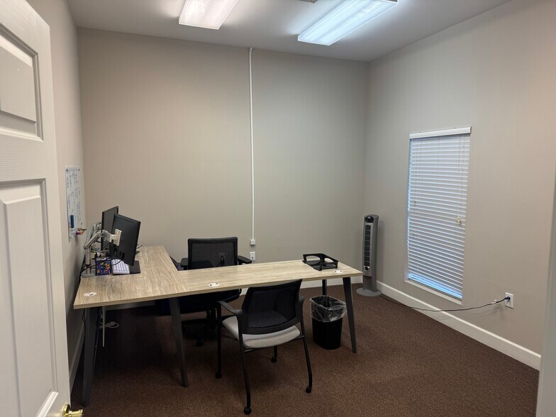 More Photos Of 1075 Cooper Rd, Grayson Medical For Lease