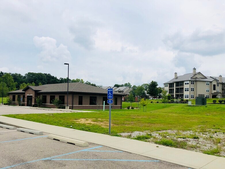 More Photos Of 136 Westwood Blvd, Columbus Office For Sale