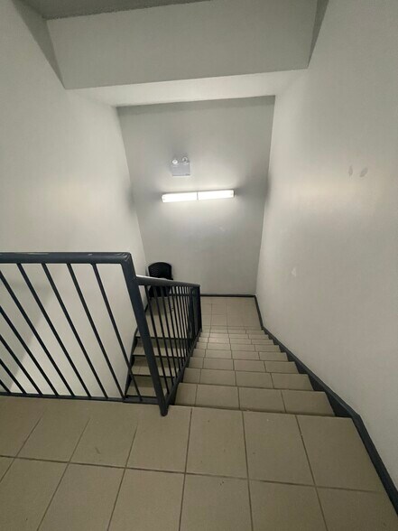 More Photos Of 3858-3870 Notre-Dame, Laval Office For Sale