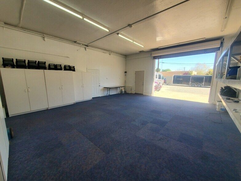 More Photos Of 14165 Market St, Walnut Grove Showroom For Sale