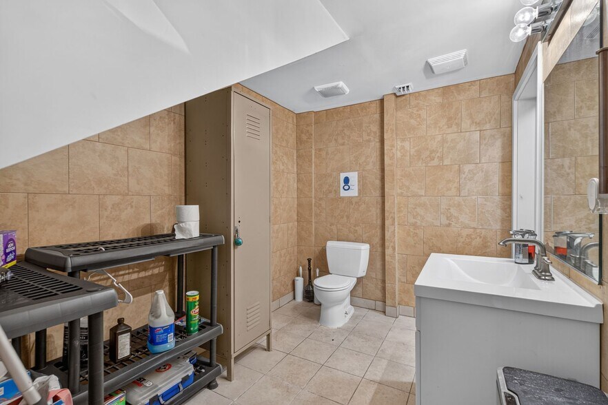 More Photos Of 22580 Glenn Dr, Sterling Showroom For Sale