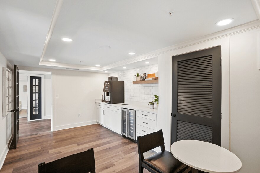 More Photos Of 353-383 Aragon Ave, Coral Gables Apartments For Lease