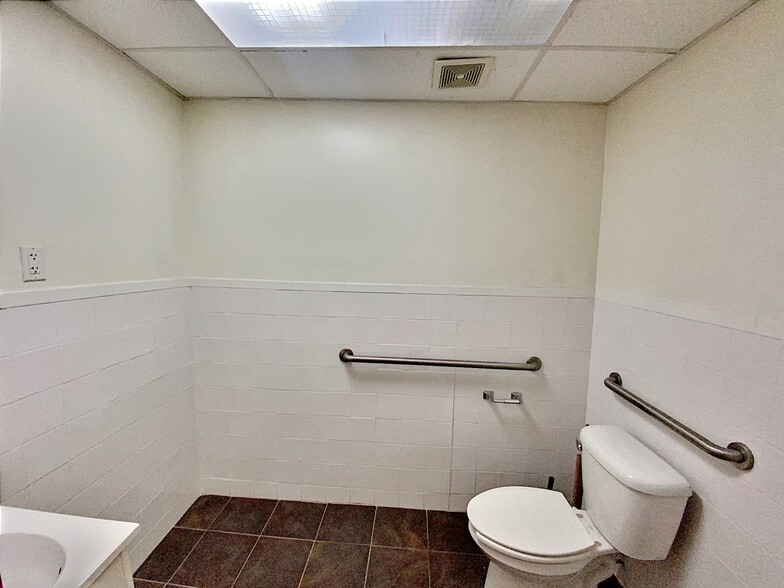 More Photos Of 156 E 109th St, New York Apartments For Lease