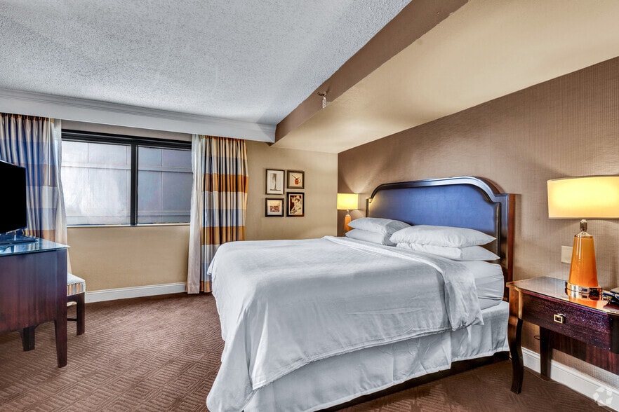 More Photos Of 15700 John F Kennedy Blvd, Houston Hotel For Sale