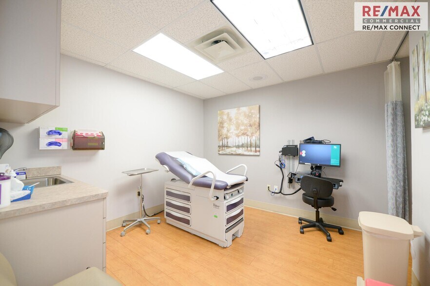 More Photos Of 401 Oyster Point Rd, Newport News Medical For Sale