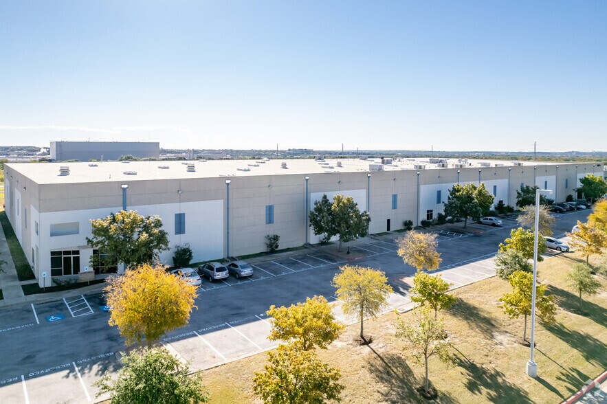 More Photos Of 4616 W Howard Ln, Austin Warehouse For Lease