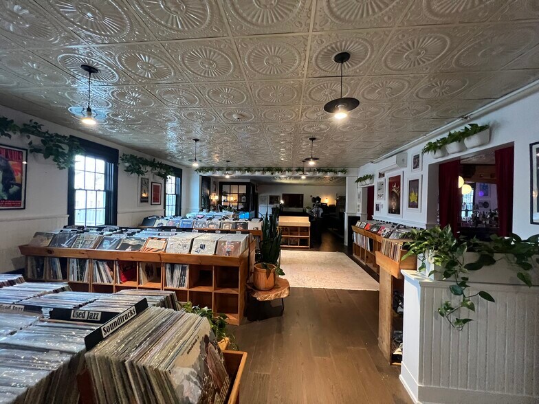 More Photos Of 28 Market St, Warren Theater Concert Hall For Lease