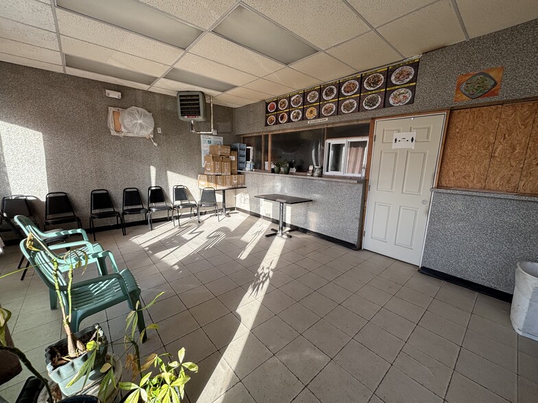 More Photos Of 542-544 Main St, Cromwell Freestanding For Lease