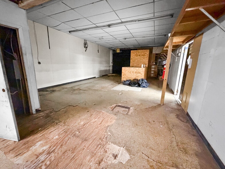 More Photos Of 425 Camden Rd, Huntington Drugstore For Sale