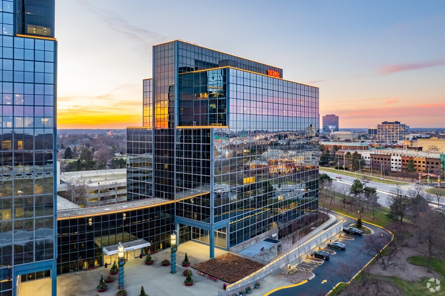 More Photos Of 425 N Martingale Rd, Schaumburg Unknown For Lease