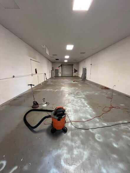 More Photos Of 1209 SE 10th St, Cape Coral Warehouse For Lease