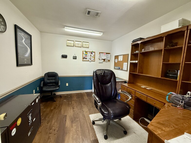 More Photos Of 345 TX-327, Silsbee Office For Sale