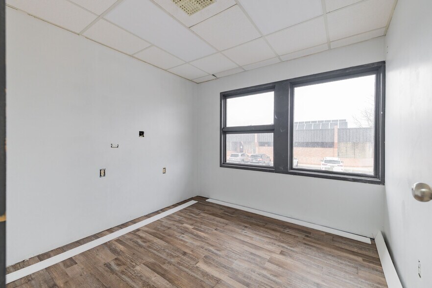 More Photos Of 1600 Kingsway Ct, Trenton Medical For Sale