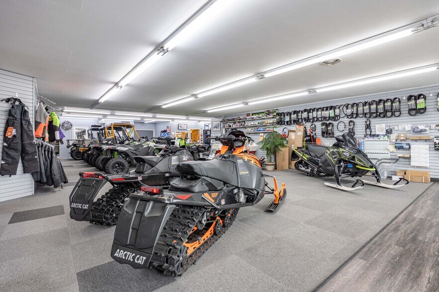 More Photos Of 4150 State Highway 13, Wisconsin Dells Freestanding For Sale