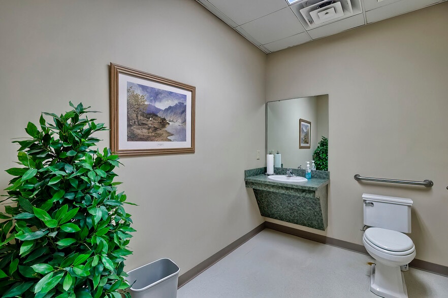 More Photos Of 811 Sunset Blvd, West Columbia Medical For Sale