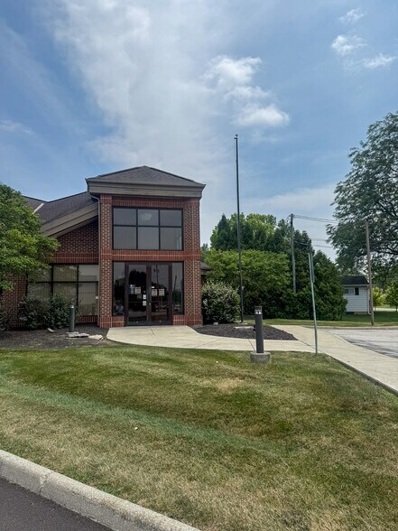 More Photos Of 220 Richland Rd, Marion Bank For Lease