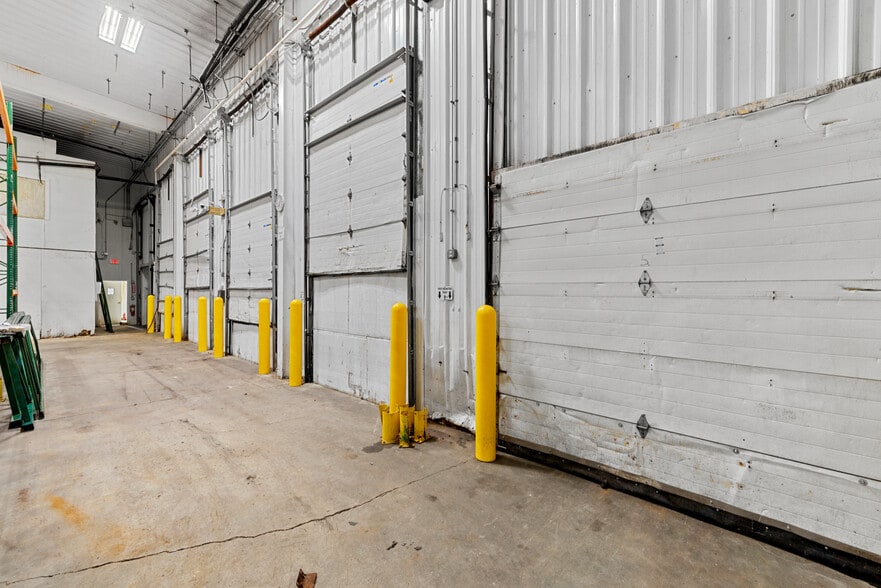 More Photos Of 4206 Mercantile Ave, Naples Distribution For Sale