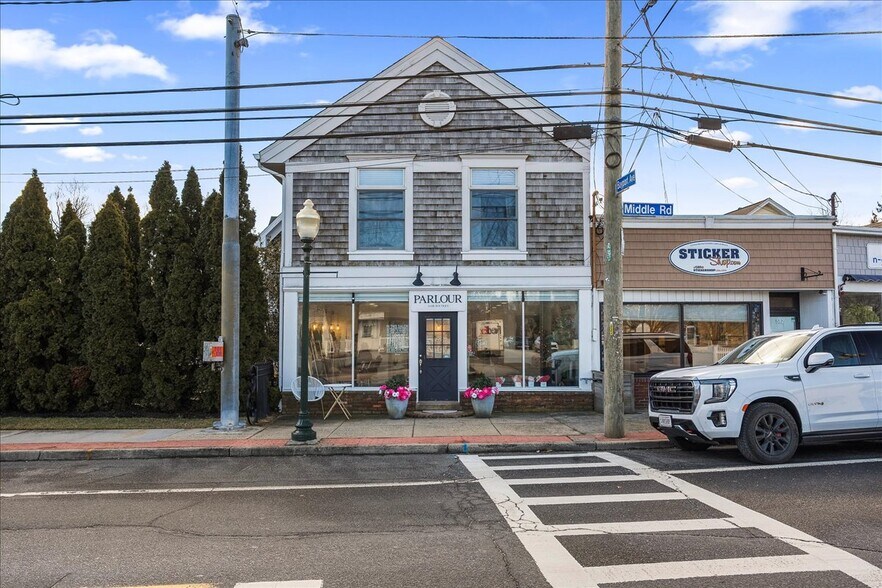 More Photos Of 584 Middle Rd, Bayport Storefront Retail Residential For Sale