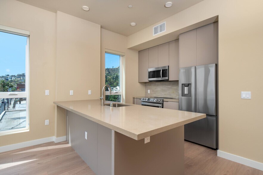More Photos Of 1511 N Fairfax Ave, Los Angeles Apartments For Lease