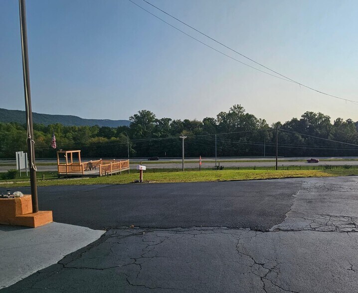 More Photos Of 124 Woods Ave, Caryville Hotel For Sale