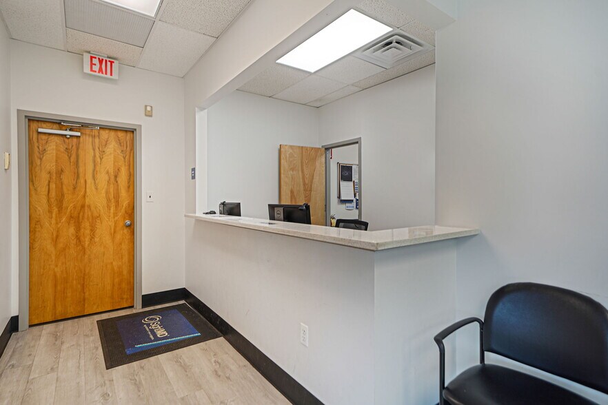 More Photos Of 180 E Main St, Bay Shore Medical For Sale