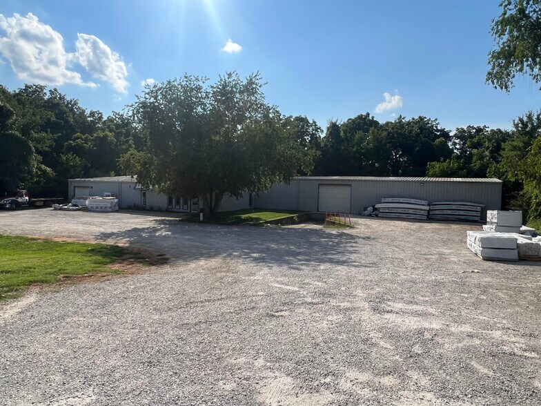 More Photos Of 587 Lovers Ln, Bowling Green Industrial For Lease