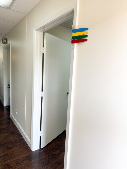 More Photos Of 3630 Almazan Dr, Dallas Medical For Lease