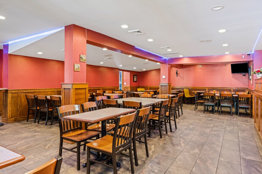 More Photos Of 5626 W Lincoln Hwy, Parkesburg Restaurant For Sale