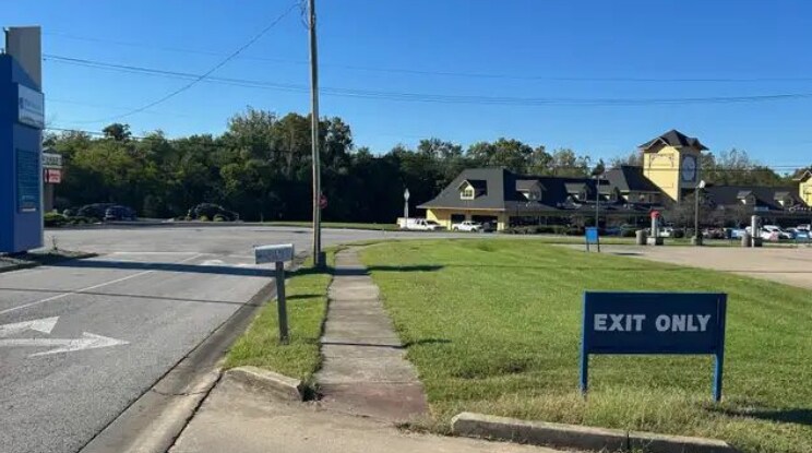 More Photos Of 3108 Blackiston Mill Rd, New Albany Carwash For Sale