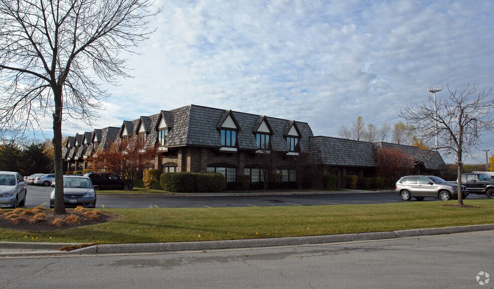 More Photos Of 14047 W Petronella Dr, Libertyville Office For Sale