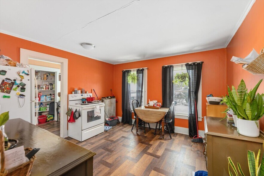 More Photos Of 32 Park Ave, Keene Office For Sale