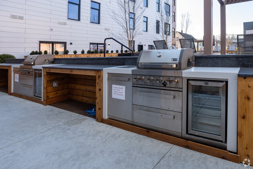 More Photos Of 52 Hanover St, Portland Apartments For Lease