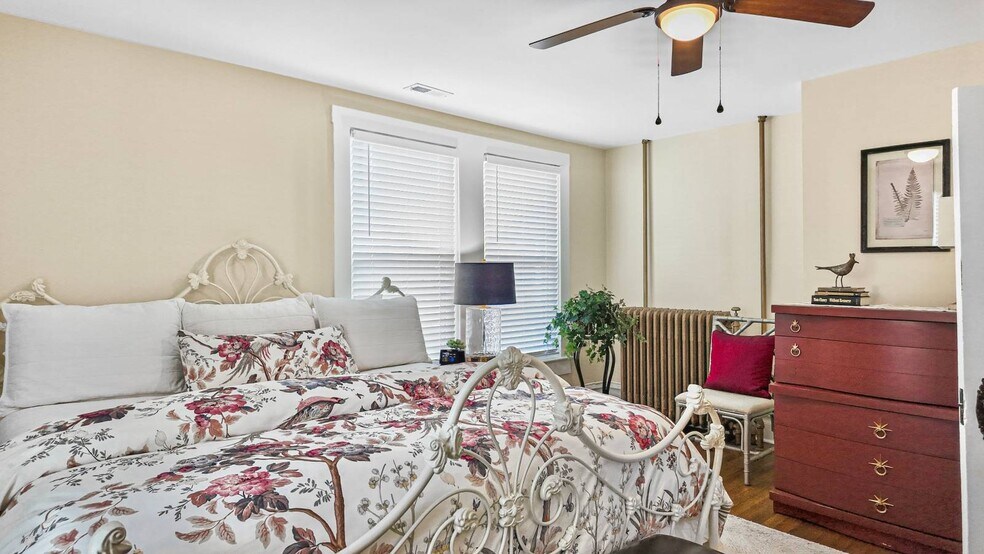 More Photos Of 323 Ballengee St, Hinton Office For Sale