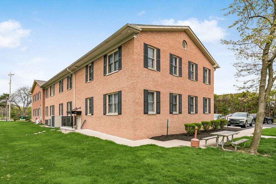 More Photos Of 261 W Johnstown Rd, Columbus Coworking Space