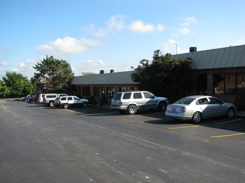 More Photos Of 1720-1736 Westpark Center Dr, Fenton Distribution For Lease